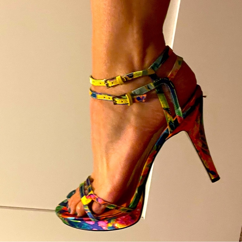 Bandolino Double Strap Multi-Color Pump (size 10)